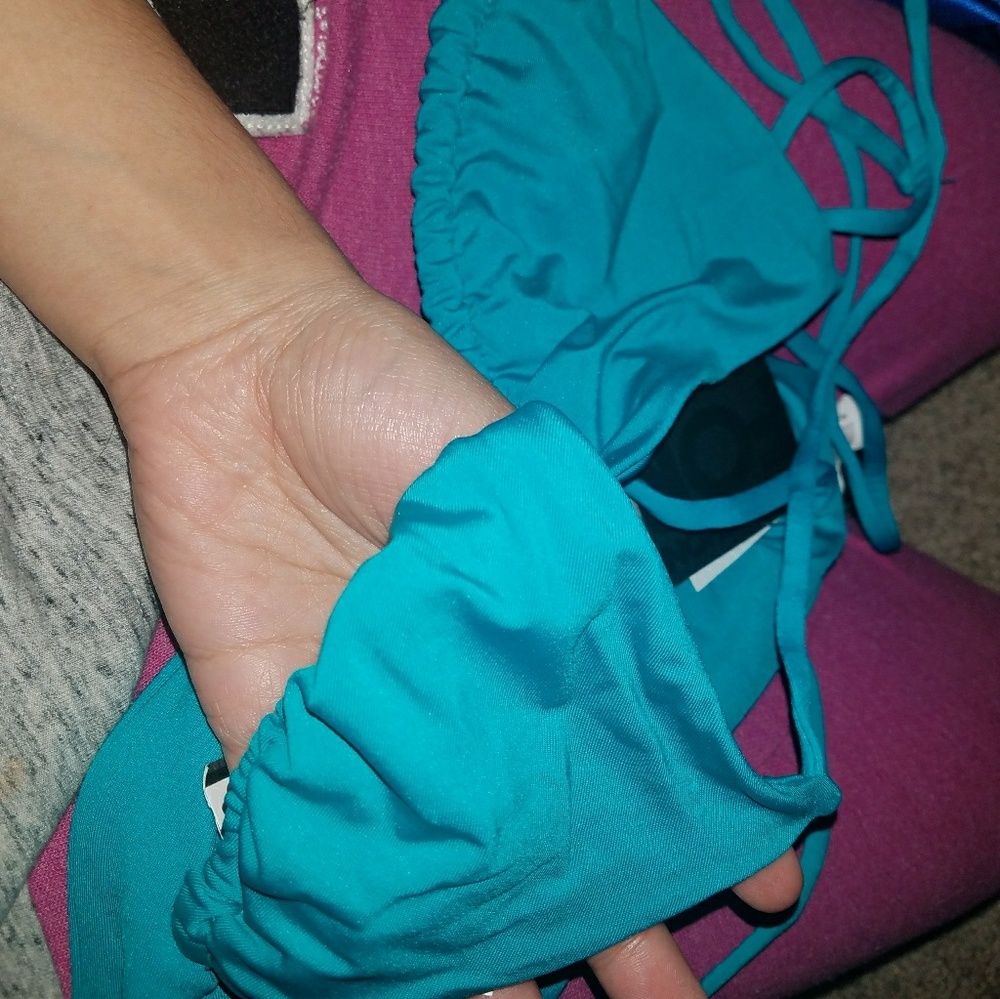 Bikini - Picture 3 of 4